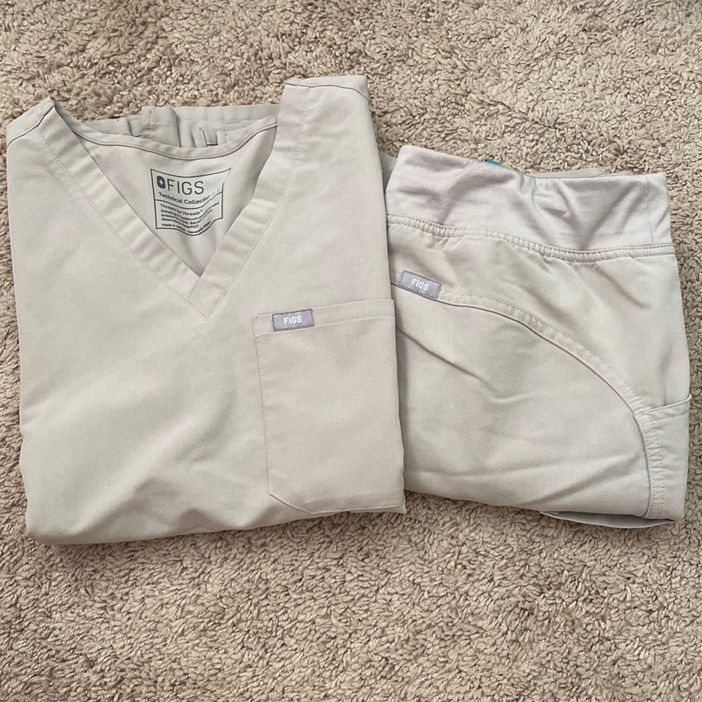 FIGS scrub set